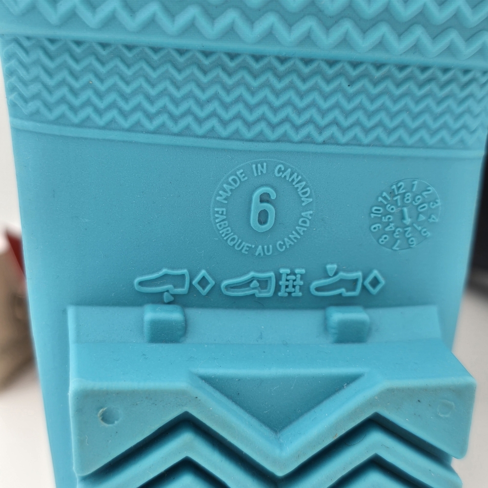 NWT Kamik Raindrops Rubber Rain Boots, Navy/Teal Big Kids Size 6 (Unisex) - Picture 11 of 11